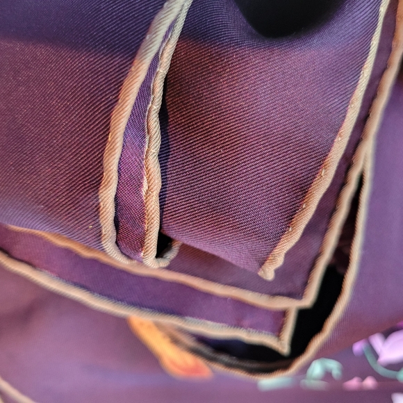 Vintage GUCCI-FLORA collection hand-rolled 100% seta silk scarf - Picture 13 of 17